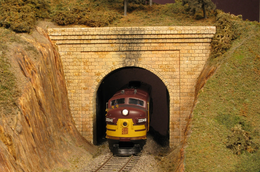 Monroe Models HO 110 Single-Track Tunnel Portal, Cut Stone