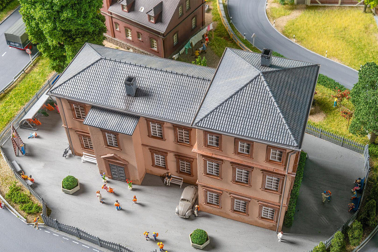PREORDER Faller HO 130784 Waldorf School Kit