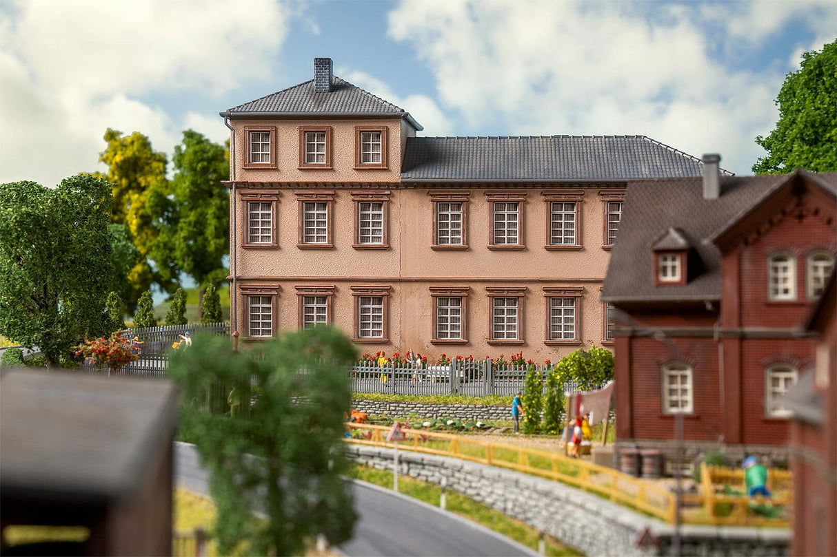 PREORDER Faller HO 130784 Waldorf School Kit