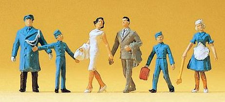 Preiser HO 14131 In Front of a Hotel (6)