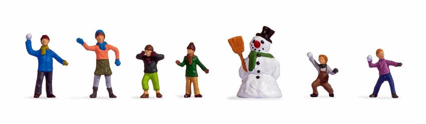 Noch HO 15821 Children in the Snow (7)