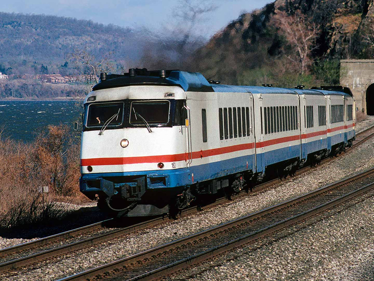 Rapido HO 25504 RTL Turboliner Set #4, Amtrak (5)